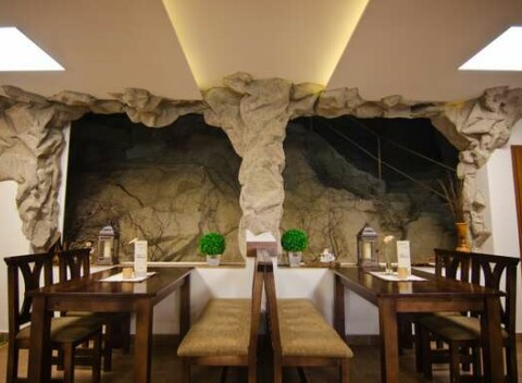 Hotel Fatra s vlastnou jaskyňou – v centre Terchovej len kúsok od Vrátnej doliny a Jánošíkových dier.