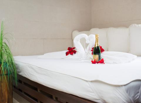 Zastavte sa, vyhraďte si na seba pár hodín. Privátne wellness balíky s prípitkom, ovocím aj masážou pre dve osoby v hoteli Gaudio.