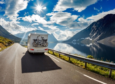 S karavanom za dobrodružstvom - prenájom karavanu. Vyrazte do sveta! Zbaľte si svojich 5 slivák a len šoférujte a objavujte. 