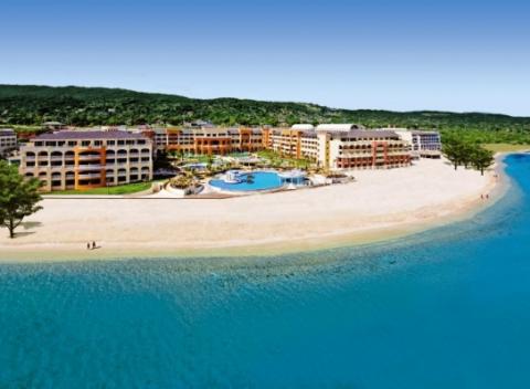 Aj vám sa nepáči sychravé počasie? Vydajte sa do exotickej Jamajky. Pobyt s all inclusive v 5* Iberostar Rose Hall Suites.
