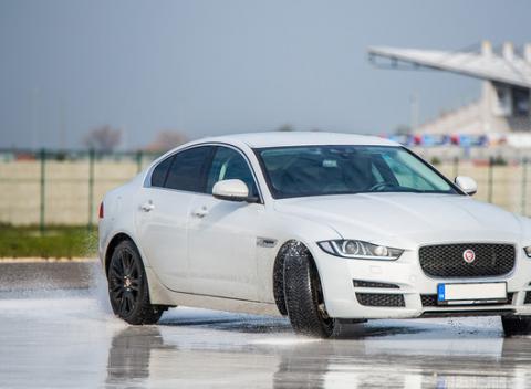 Naučte sa zvládať krízové situácie a tým zachraňovať životy, aj svoj majetok. Celodennný kurz bezpečnej jazdy na SLOVAKIA RINGU vo dvojici.