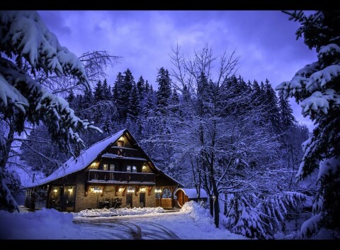 LAMPÁŠIK MiniHotel sa nachádza na Donovaloch, 1,7 km od lyžiarskeho strediska Park Snow Donovaly.