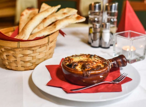 Zapekané slimáky s pizza štanglami, tradičná francúzska pochúťka a vyhľadávaná delikatesa.