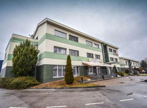 Potrebujete na noc ostať v Bratislave, či len hľadáte komfortné ubytovanie s relaxom vo wellness? Práve pre vás je tu hotel Raki***. 