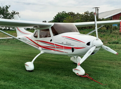 Jedinečný zážitkový let na lietadle Sirius s trasou podľa vlastného výberu.