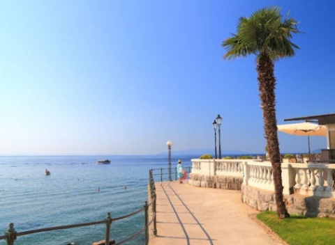 Opatija-kráľovná Jadranu-elegantné prímorské letovisko v Chorvátsku. Užite si skvelú dovolenku v ňom s ubytovaním v 4* hotel s raňajkami. 