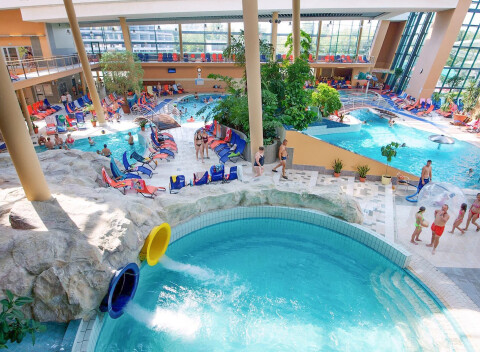 Ostrihom len 2 km od Slovenska v Szent Adalbert Hoteli Szent György Ház *** s kúpeľmi a polpenziou.