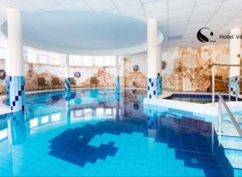 Príjemný Hotel Venus*** Superior sa nachádza v tichom prostredí mesta Zalakaros v Maďarsku. Ponúka vám polpenziu, wellness a Rímske Kúpele.