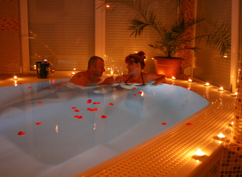 Zalakaros pri kúpeľoch v Aqua Therm Hoteli *** s neobmedzeným wellness, polpenziou a vyžitím.