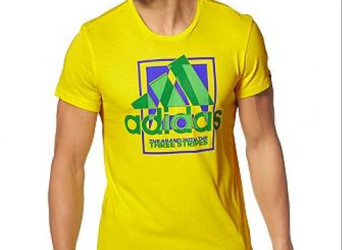 Štýlové pánske tričko Adidas s okrúhlym výstrihom a úzkym strihom. Výrazné logo a potlač na prednej strane trička.