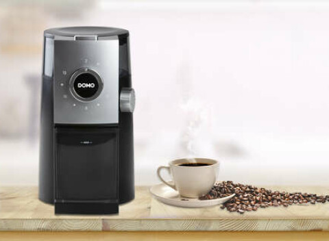 Niet nad vôňu a chuť čerstvo namletej kávy. Elektrický mlynček na kávu DOMO s mlecími kameňmi.