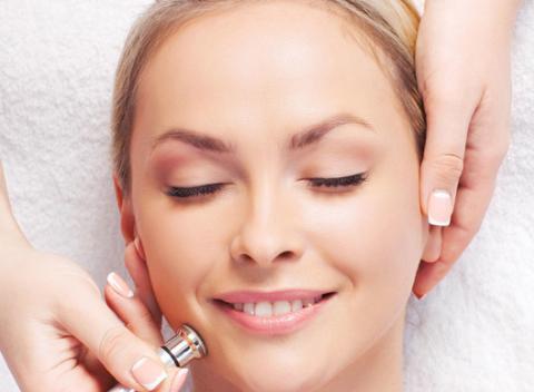 Doprajte svojej pokožke luxusnú starostlivosť v príjemnom prostredí salónu Nefritt estee. Omladenie pleti s diamantovou mikrodermabráziou.