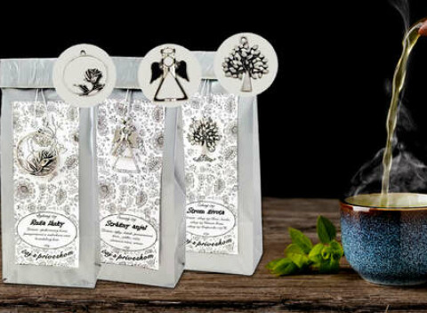 Darček, ktorý poteší dvakrát: kvalitné darčekové sypané čaje s príveskom (11 druhov).