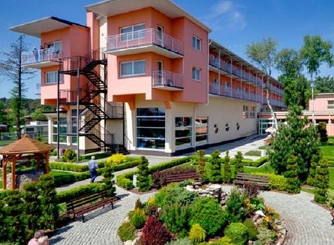 Objavte krásy poľských letovísk pri Baltskom mori! Komfortné ubytovanie pri pláži s kúpeľnými procedúrami a stravou v Akces Medical Spa.