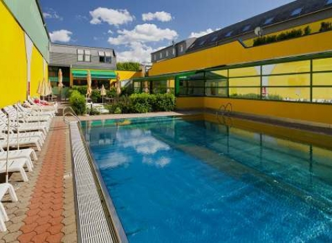 Navštívte Viedeň počas víkendového wellness pobytu s bazénom a raňajkami v 4* hoteli.