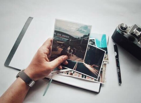 Tlač digitálnych fotografií na špeciálny papier pre fotorealistický výsledok.