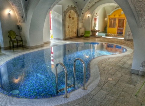 Historický kaštieľ s elegantným dizajnom, atraktívne okolie a množstvo aktivít, wellness a polpenzia to je dovolenka v Hoteli VécseCity****.