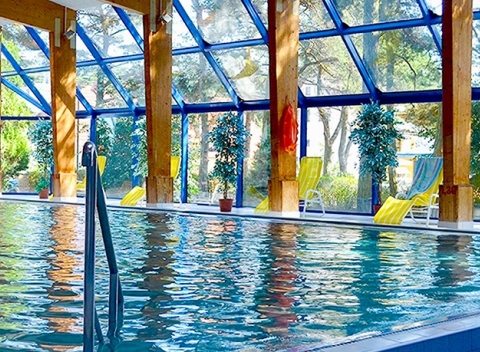 Užite si pohodovú dovolenku v Čiernej Hore. Nadštandardné ubytovanie pri morskom pobreží, súkromná pláž a polpenzia v Hoteli SATO****.