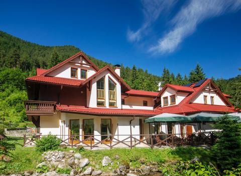 Pokochajte sa výhľadom na panorámu Nízkych Tatier priamo z vašej postele. Jarný pobyt s polpenziou v Penzióne Galanto*** v Liptovskom Jáne.