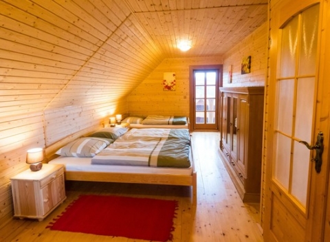 Začnite deň pohľadom na východ slnka nad Liptovskou Marou. Prenájom chaty Alexandra v Bobrovníku, pre 9 ľudí s 2hod. vstupom do wellness.