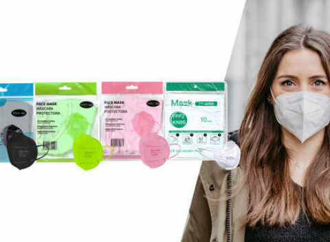 Farebné alebo biele respirátory FFP2 (KN95) bez výdychového filtra.