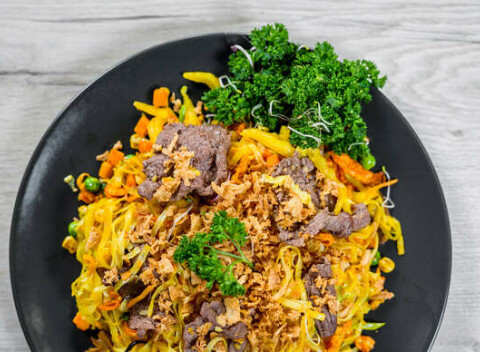 Vietnamské jedlá so sebou take away. Starostlivo vyberané chute vietnamskej kuchyne.