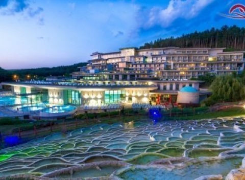 Na pobyt v luxusnom maďarskom Saliris Resort-Spa & Conference Hoteli**** určite nezabudnete. Nechajte sa rozmaznávať v termálnych kúpeľoch.