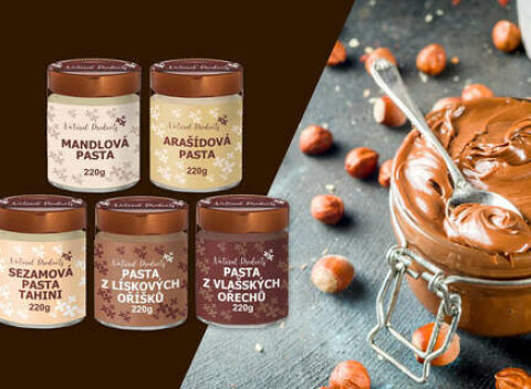 Orechové pasty v RAW kvalite: sezamová, mandľová, arašidová, z lieskových alebo vlašských orechov.