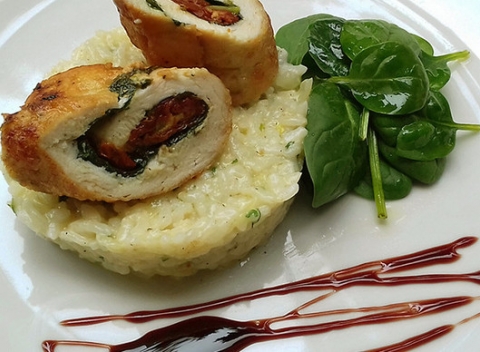 Romantické 3-chodové menu, započúvajte sa do jedinečnej symfónie vôní a chutí, ktoré vám v Belassi Café & Restaurant predostrú na tanieri. 