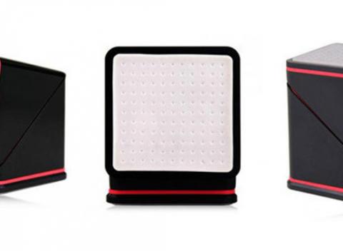 Držiak MAGIC CUBE čiernej farby je praktický, multifunkčný, designový a štýlový doplnok. Možno ho použiť ako držiak na navigáciu v aute. 