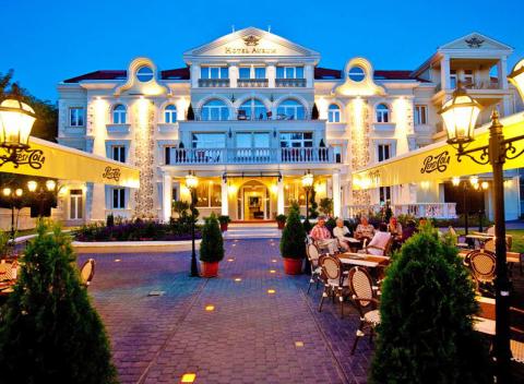 Načerpajte nové sily v maďarskom kúpeľnom meste Hajdúszoboszló. Pobyt pre dvoch s wellness a polpenziou v 4* hoteli s liečivou vodou.