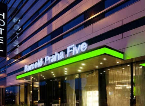 Luxusný rodinný pobyt v centre Prahy v hoteli Occidental Praha Five**** s polpenziou a výletnou panoramatickou plavbou. 