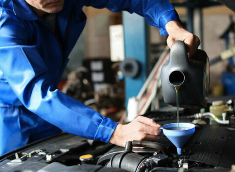 Výmena motorového oleja a filtrov osobného automobilu (bez olejov a materiálu).