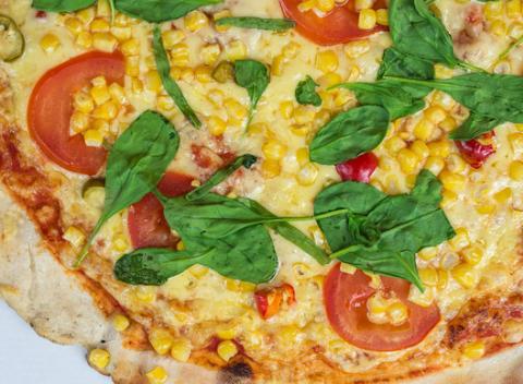 Vegánska alebo klasická pizza s dovozom až k vám domov. Vonia už na kilometer, príde k vám presne vtedy, kedy budete chcieť. 