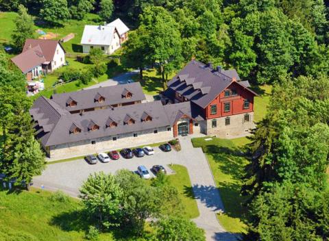 Úžasný pokoj, krásna príroda, luxusné ubytovanie a wellness pohoda. To je jarná last minute dovolenka na Šumave v hoteli Svatý Tomáš. 