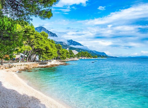 Karlobag len 600 metrov od pláže pre 3-6 osôb v Apartmánoch Bejdić s vonkajším bazénom.