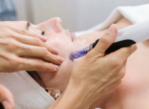 Mezoterapia, ošetrenie na podporu tvorby kolagénu - obnovuje, vyhladzuje, rozjasňuje a hydratuje.