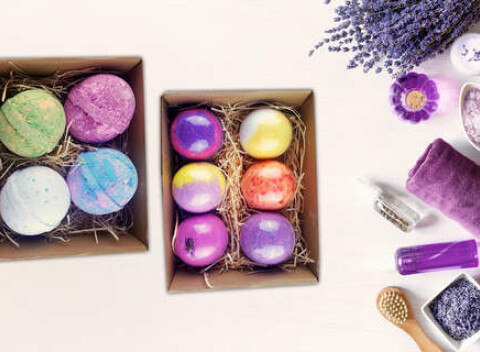 Darčekový set prírodných šumivých bômb do kúpeľa pre dokonalý relax.