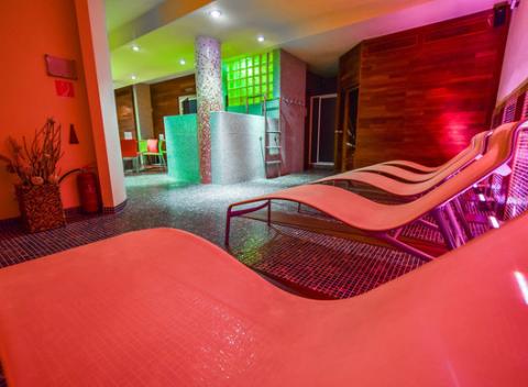 Doprajte sebe i partnerovi kúsok spoločnej romantiky. Privátny relax v priestrannom wellnesscentre hotela Raki*** na 2 hodiny. 