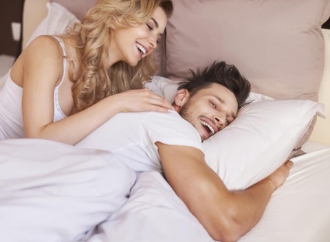 Zle spíte a chodíte unavení do práce? Zlepšite váš spánok s kvalitnou a modernou posteľou z masívu s matracom Aloe Vera od českého výrobcu. 