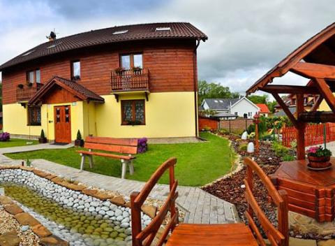 Aktívna dovolenka v malebnom horskom prostredí Demänovej. Ubytovanie v apartmáne vo Vile Horal s krásnym výhľadom na Nízke Tatry. 