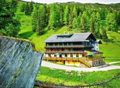 Krásna príroda, čistý vzduch a vrcholky Álp týčiace sa všade okolo vás. To je pobyt v českom hoteli Alpen Arnika v stredisku Tauplitzalm. 