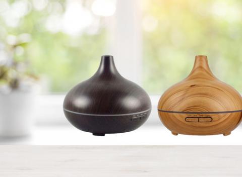 Aromaterapia pomocou ZEN aróma difuzéra. Na chvíľu sa uvoľnite, nechajte myšlienky voľne plynúť a zhlboka dýchajte.