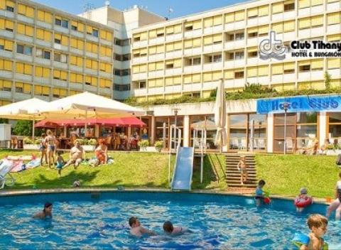 Rodinná pohoda pri Balatone. Dovolenka v luxusnom 4* pobrežnom rezorte Hotel Club Tihany s wellness ostrovom, dieťa zdarma a s polpenziou.
