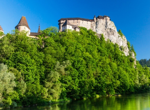 Vitajte na Orave, v jednom z najkrajších kútov Slovenska a pripravte sa na dovolenku plnú aktivít. Pobyt v Hoteli Orava*** s polpenziou.