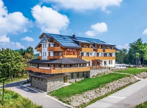 Užite si čerstvý horský vzduch v novom luxusnom penzióne Guldiner v Kremnických Vrchoch. Rodinný pobyt s wellness a chutnou polpenziou. 