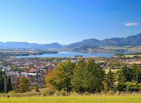 Penzión Zátoka: Pobyt s raňajkami pri Liptovskej Mare pre páry aj rodiny.