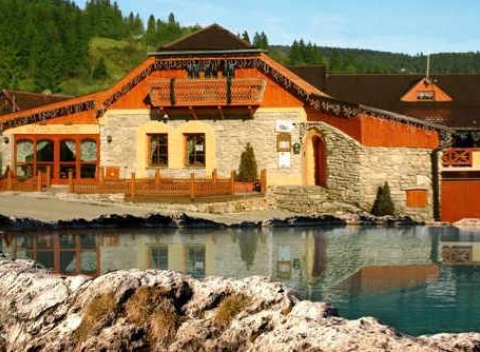 Neváhajte a vyberte sa do Zamagurských vrchov do kúpeľov Vyšné Ružbachy. Rodinný pobyt s raňajkami či polpenziou v penzióne Kamenný dvor.