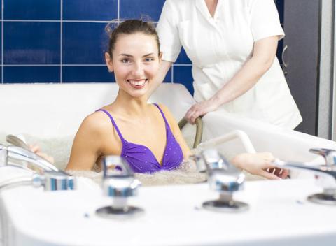 Schovajte sa pred zhonom a srtresom do lužných lesov. Je tam božské ticho a kľud. Relax, procedúry a plná penzia v hoteli Relax Inn***.