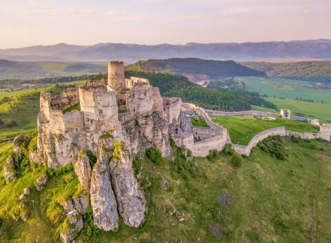 Slovenský raj pod Spišským hradom v Penzióne Podzámok s bazénom, požičaním bicyklov a polpenziou.